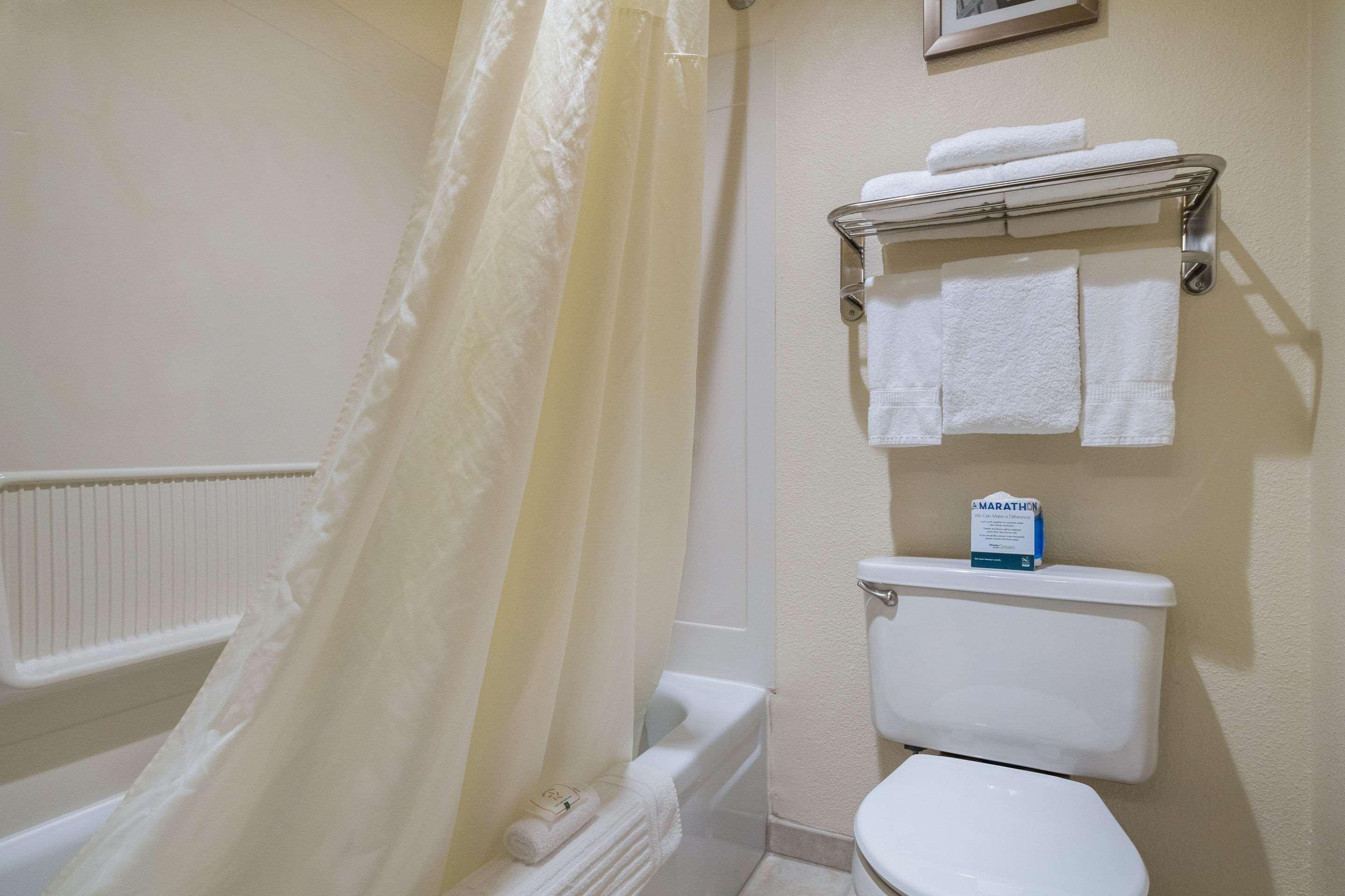 Quality Inn & Suites Silverdale Bangor-Keyport Ngoại thất bức ảnh